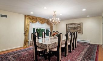 29 Sunset Rd S, Albertson, NY 11507