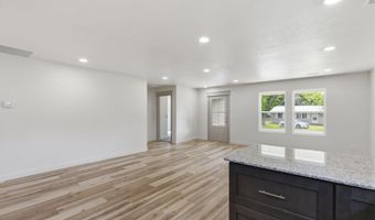 915 S Hudson Ave, Aurora, MO 65605