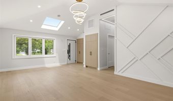 109 Nassau Dr, Albertson, NY 11507