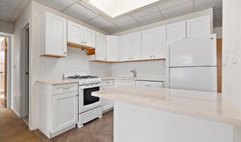 194 Park Ave 2B, Amityville, NY 11701