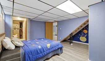 912 W Pleasant St, Aurora, MO 65605