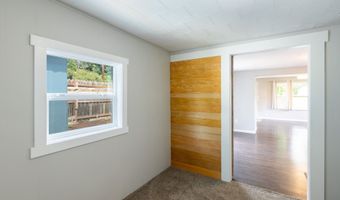 207 N Maple St, Bingen, WA 98605