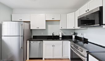 2 Roundhouse Rd 2, Bourne, MA 02532