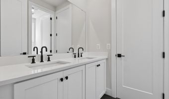 881 N MANCHESTER St, Arlington, VA 22205