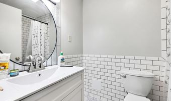 4 Pine Tree Dr 110, Arden Hills, MN 55112