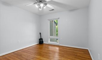 4932 SAUQUOIT Ln, Annandale, VA 22003