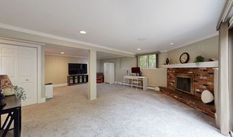 13 Birch Rd, Danbury, CT 06811