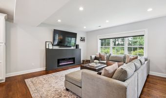 15 Wondy Way, Danbury, CT 06811