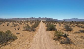 8 Falchion Rd, Apple Valley, CA 92307