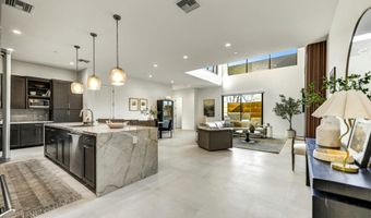 6525 E CAVE CREEK Rd 101, Cave Creek, AZ 85331