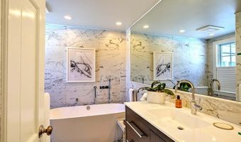 22 Lantern Ln, Barrington, RI 02806