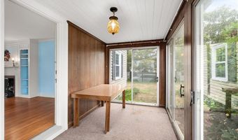 10 Pelham Pkwy, North Providence, RI 02911