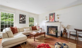 215 Watch Hill Dr, East Greenwich, RI 02818