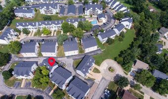 1632 Whispering Creek Dr, Ballwin, MO 63021