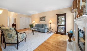 13 Stonegate Cir, Cheshire, CT 06410