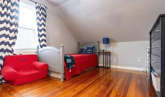 17 Oak Ave, East Providence, RI 02915