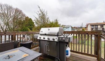 10 Flanders St, Johnston, RI 02919
