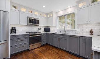 80 Douglas Dr, North Kingstown, RI 02874