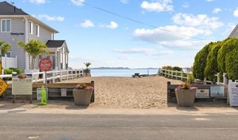 5 Hammock Pkwy, Clinton, CT 06413
