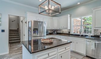 1260 Capilano Dr, Shreveport, LA 71106