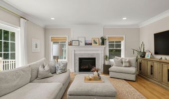 32 Settlers Ct, Bedford, NH 03110