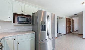 302 Willard Dr, Auburn, IN 46706
