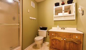 5557 Schuetz Ln, Alhambra, IL 62001