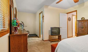 38 Woodside Dr, Albany, NY 12208