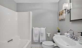 10 Hemlock Rd, Andover, MA 01810