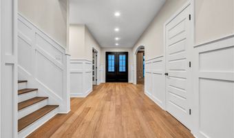 690 Club Dr W, Aurora, OH 44202