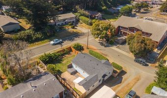 520 5TH St, Bandon, OR 97411