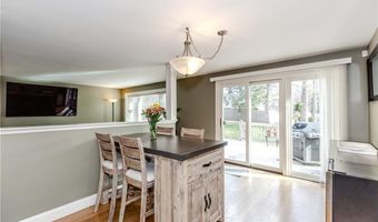 33 Rosewood Ln, Cumberland, RI 02864