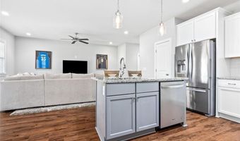 1300 PARKER Pl, Auburn, AL 36832