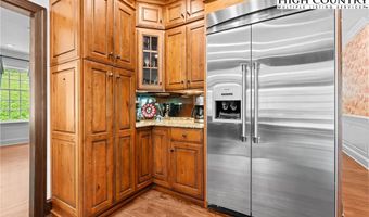 527 Red Tailed Hawk Rd, Banner Elk, NC 28604