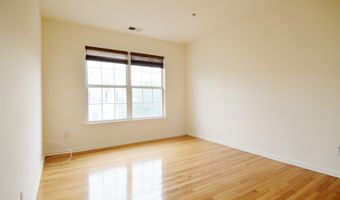 19 MARINA Dr, Bayonne, NJ 07002