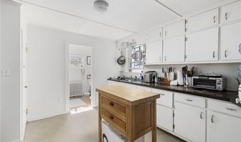 27 Franklin St, Newport, RI 02840