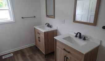 19 S Lester St, Bloomfield, IN 47424