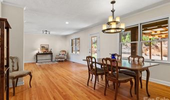 126 Hillcrest Dr, Barnardsville, NC 28709