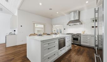 698 BEACH Ave, Atlantic Beach, FL 32233