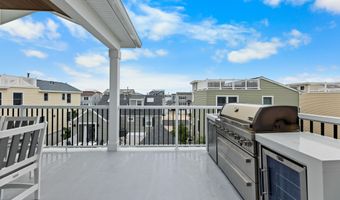 18 Mea Ln, Beach Haven, NJ 08008