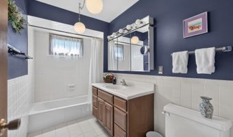 89 S Clarendon Ave, Addison, IL 60101