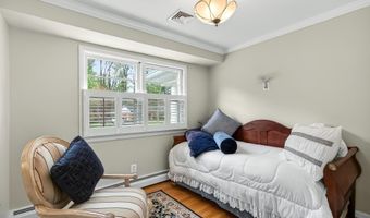 7052 WARDELL St, Annandale, VA 22003
