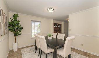 716 Reinke Rd, Ballwin, MO 63021