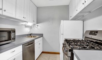 1 SILVERWOOD Cir 8, Annapolis, MD 21403