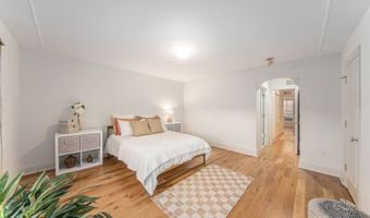 140 Ashley Mews Dr, Ann Arbor, MI 48104