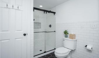 24 Southmayd St, Newport, RI 02840
