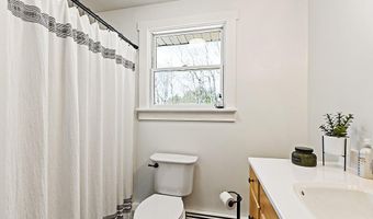 816 Riverside Dr, Augusta, ME 04330