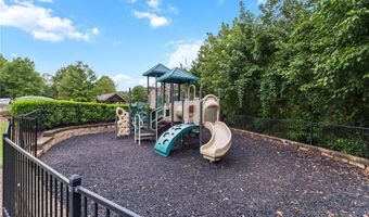 341 Spotted Ridge Cir, Woodstock, GA 30188