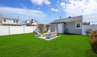 3 Kent Pl, Amityville, NY 11701