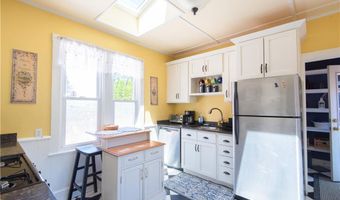 44 Hammond St, Newport, RI 02840